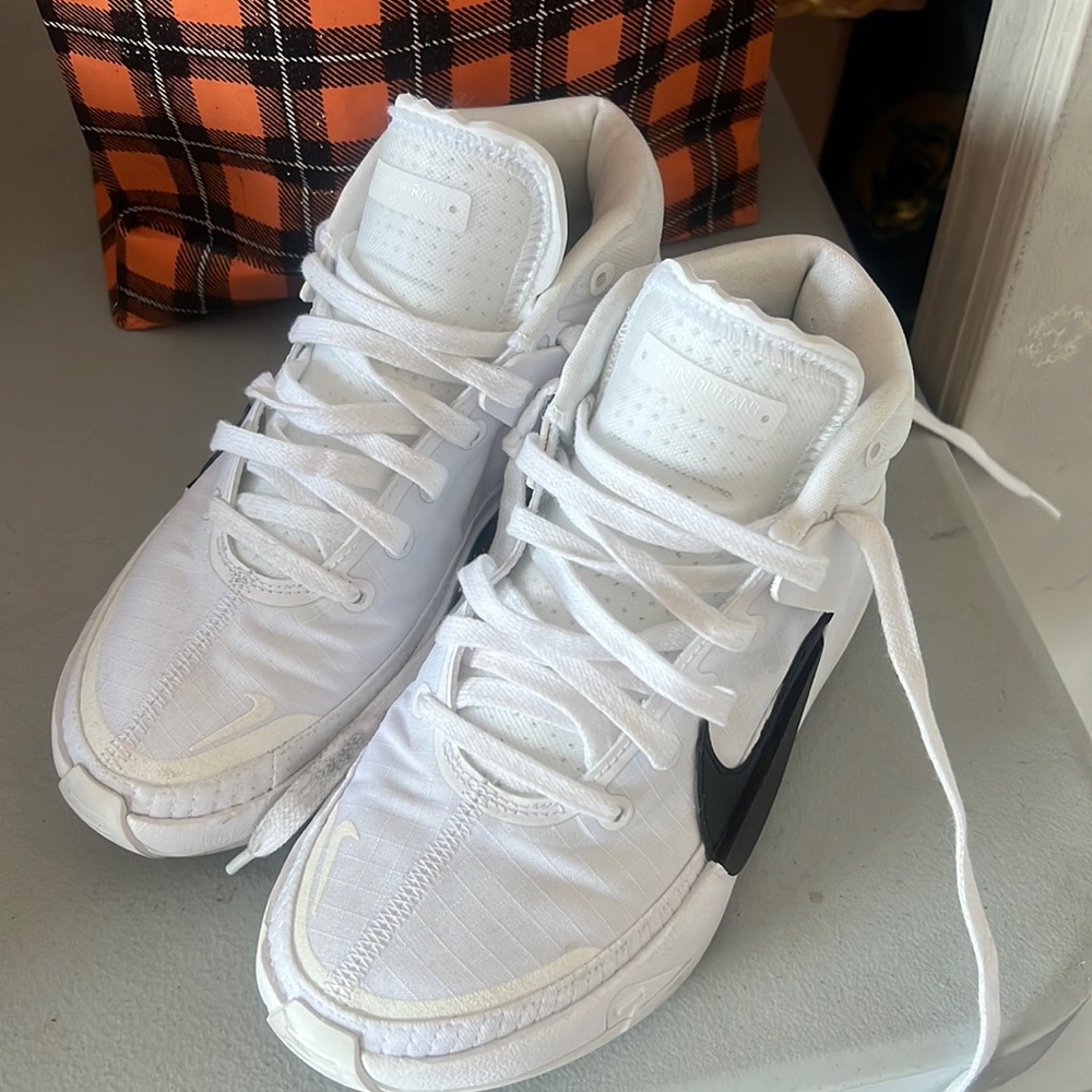 Nike Kevin Durant no. 7 size 5.5